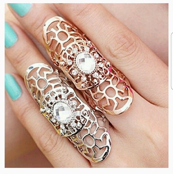 Jewelry - 🆕Beautiful Vintage Rhinestone Ring